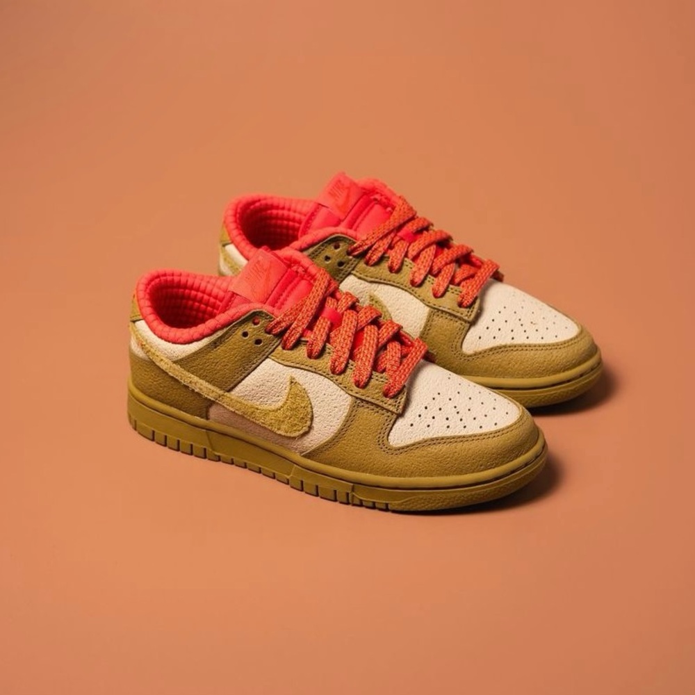 Bronzine and Sesame color dunks